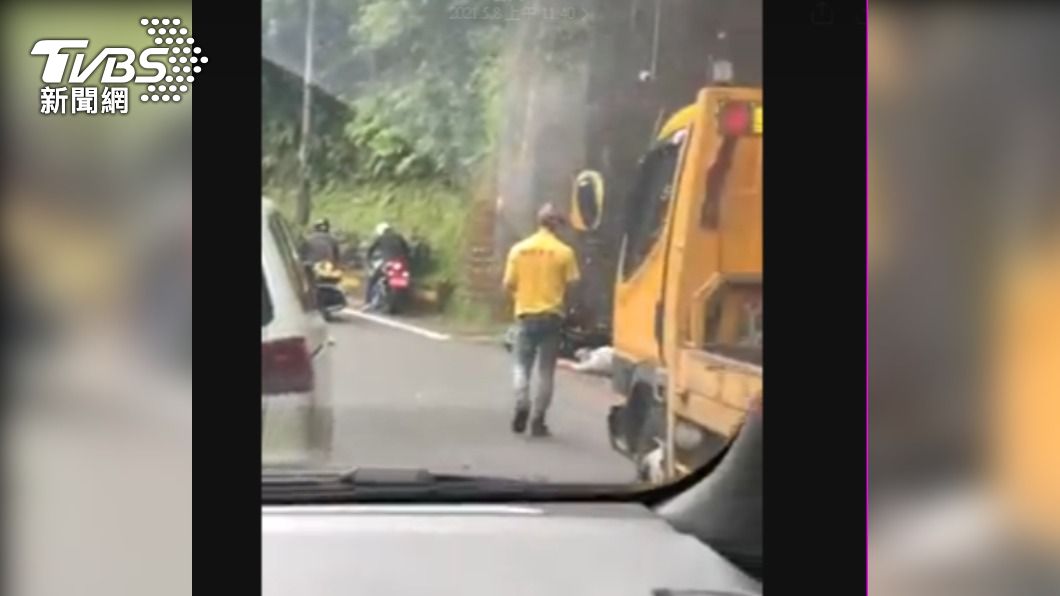 消防隊前往搶救。(圖/翻攝記者爆料網)