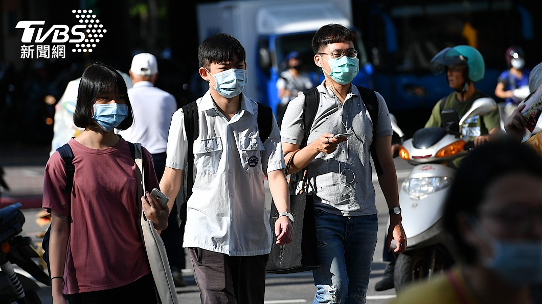 上班上課防疫重點!「彈性工時、99所大專遠距」一次看