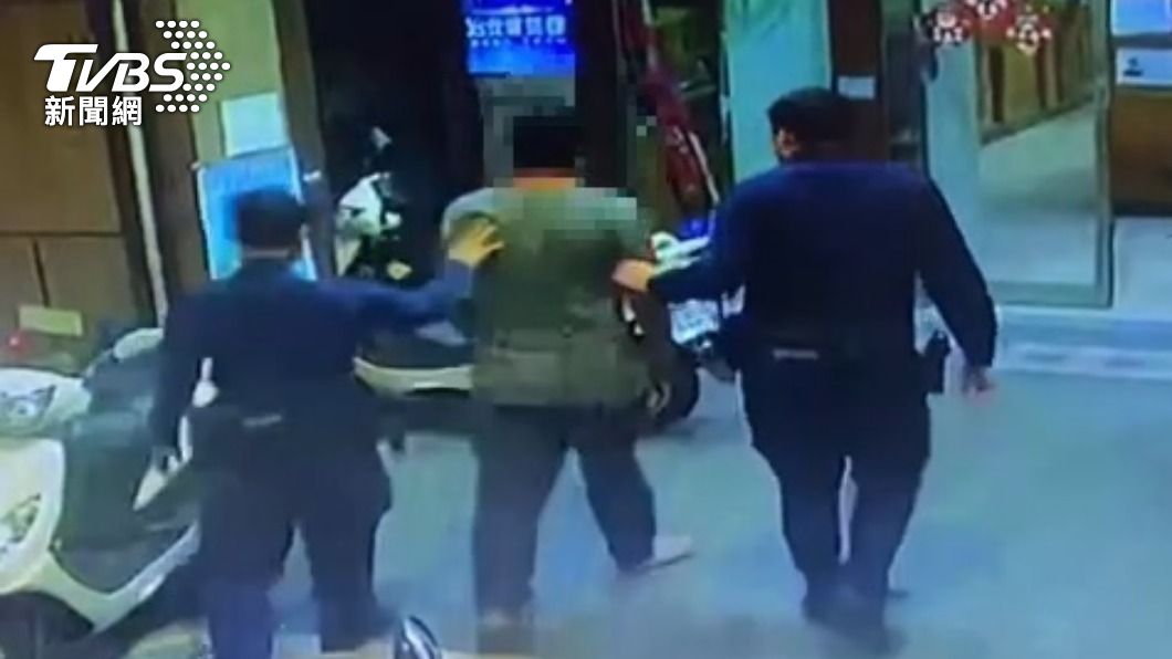 犯嫌被帶回派出所。(圖/TVBS)