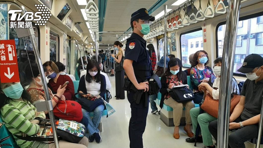 捷警加強車廂巡邏。(圖/TVBS)