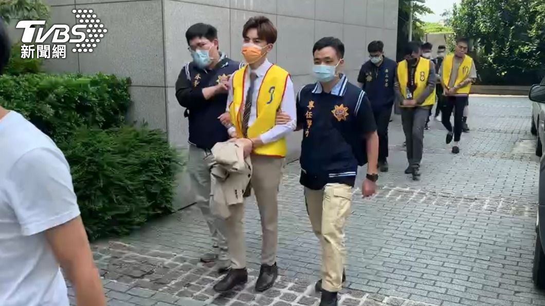 10名男公關涉暴力討債遭逮。(圖/TVBS)
