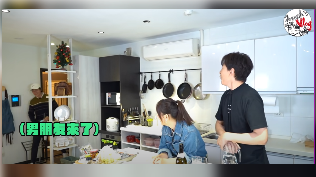 鄭元暢提議讓曾偉昌（Alan）送酒來。（圖／翻攝自YouTube《不專業廚房》）