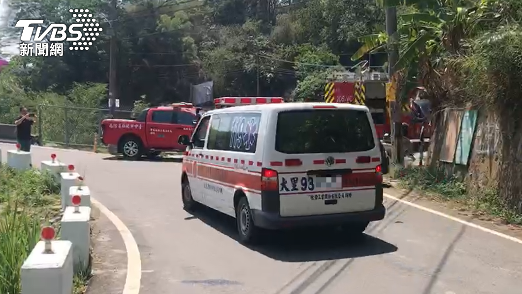 2人被尋獲後趕緊送往醫院搶救,最後均宣告不治。(圖/TVBS)