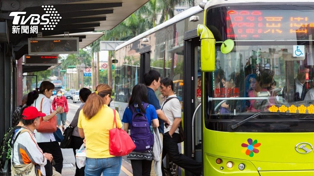 民眾最常投訴公車過站不停。 (示意圖/shutterstock 達志影像)