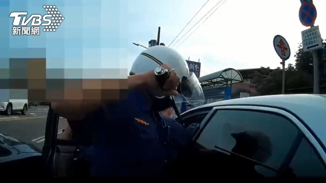 警方攔截圍捕。(圖/TVBS)