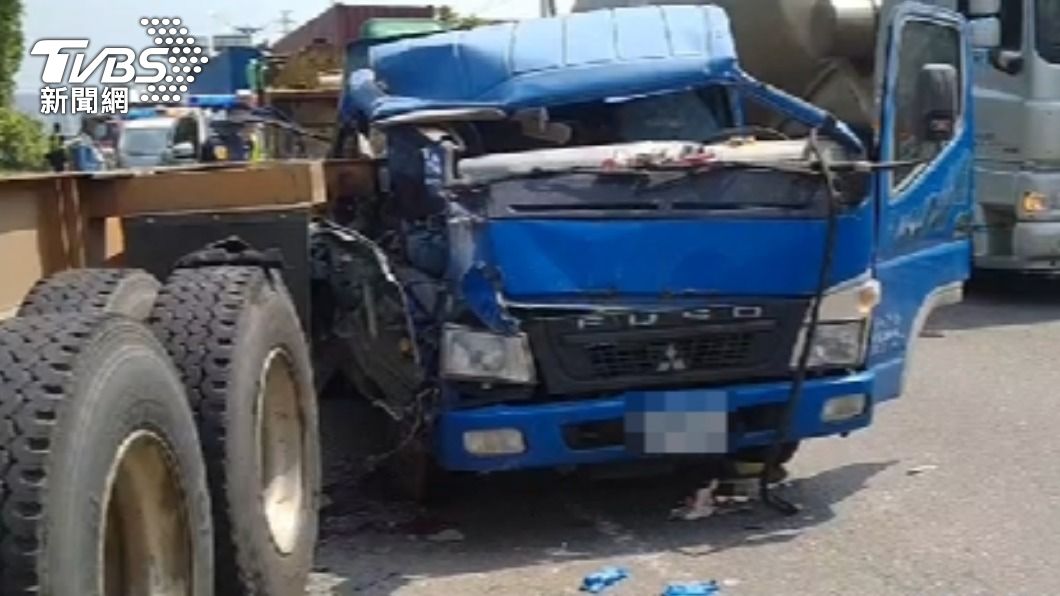 基隆小貨車追撞聯結車 副駕駛一度受困意識模糊