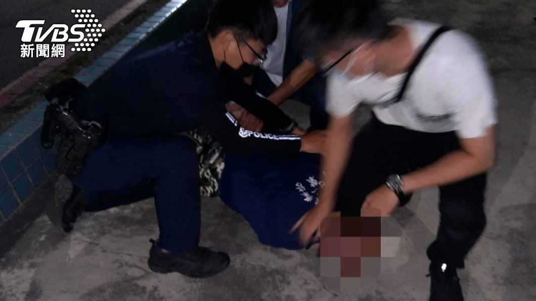 兄妹為房產吵架　妹醉男友助陣毆警頭破縫4針