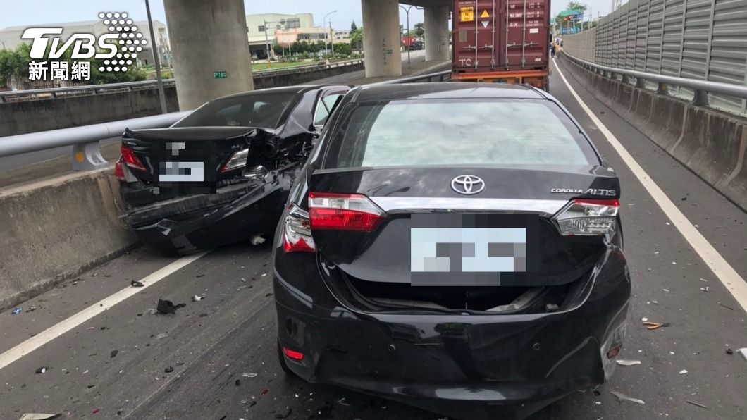 西濱清水段3車追撞車禍　肇事男子竟棄車離去
