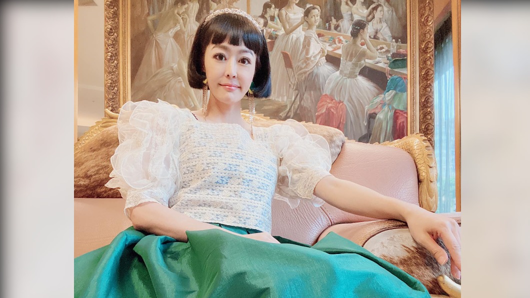 唐玲因「私生女」身分，遭到排擠。（圖／翻攝自唐玲臉書）