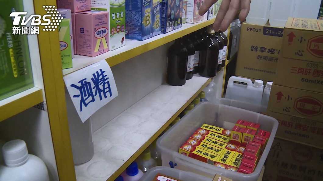 藥局防疫酒精被民眾搶購一空。（圖／TVBS資料畫面）