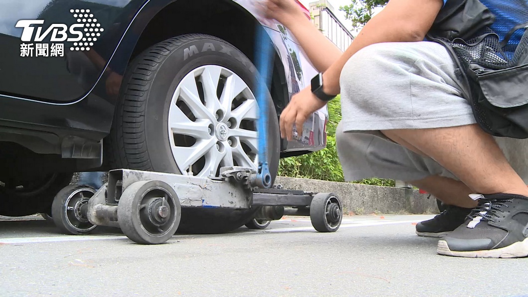 拖吊車司機需要大量的精力與勞力的付出。