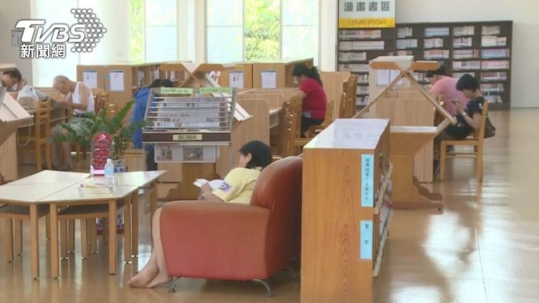 新北市內的圖書館將全數改採梅花座或隔間座。(圖/TVBS資料畫面)