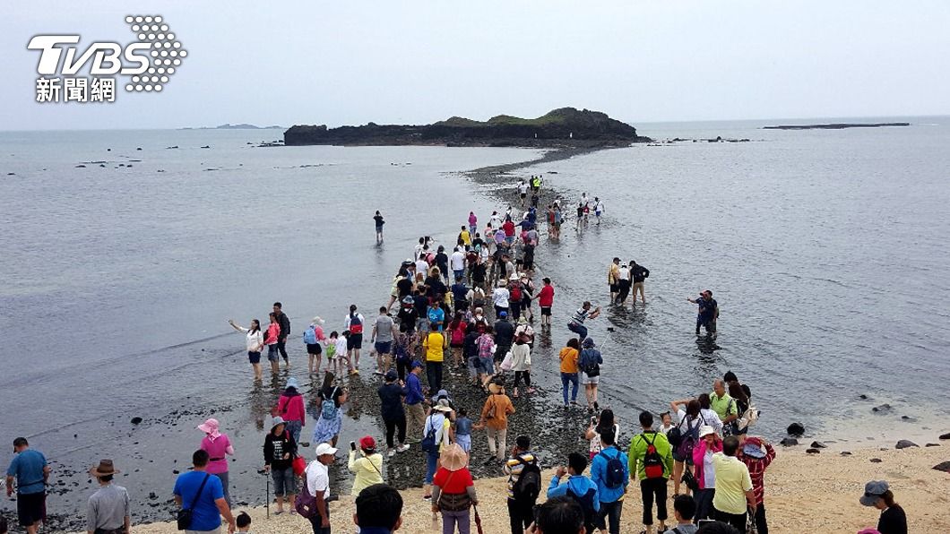 防疫升級 澎湖「摩西分海」景點採人流管制