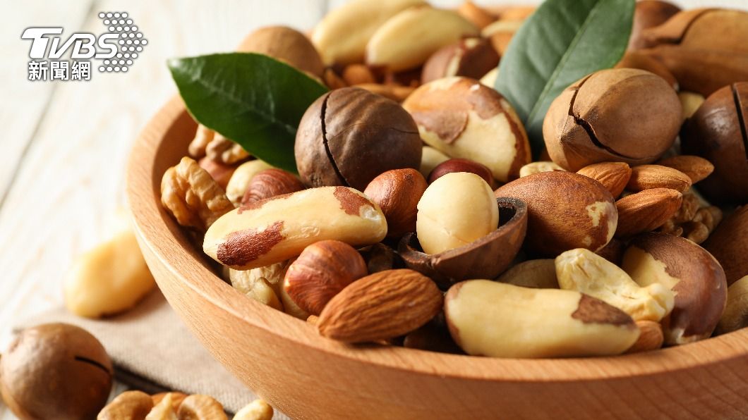 堅果類食物富含鎂酵素，可提升免疫力。（示意圖／shutterstock達志影像） 