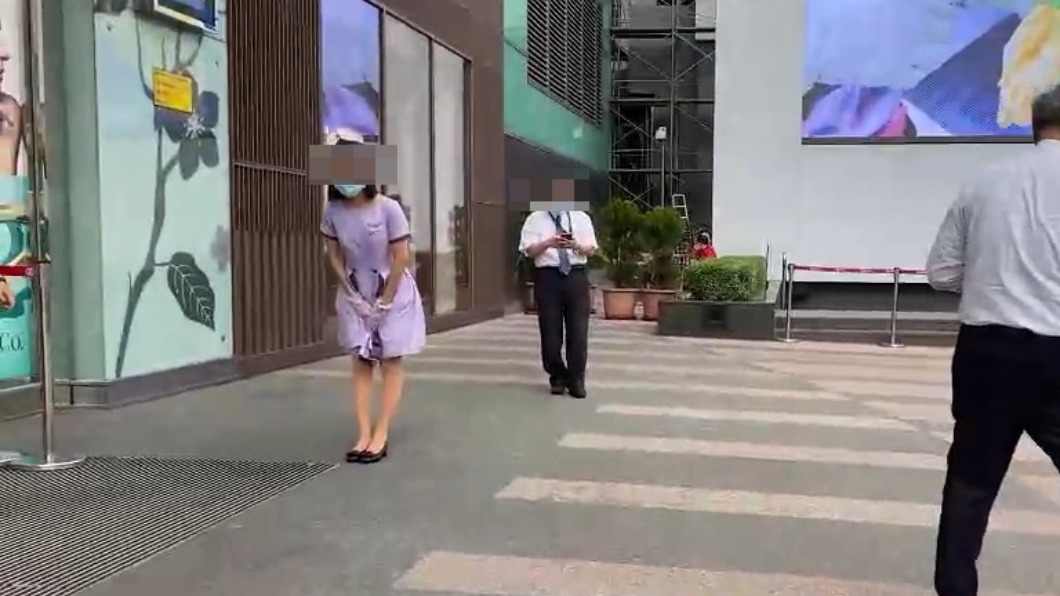 SOGO表示試接獲通知疑似有確診者進入才會主動進行消毒。（圖／民眾提供）