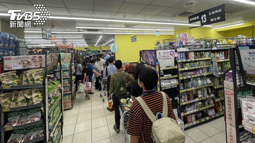 雙北第三級全民爆搶物資 超市員工心累:別再問貨何時到