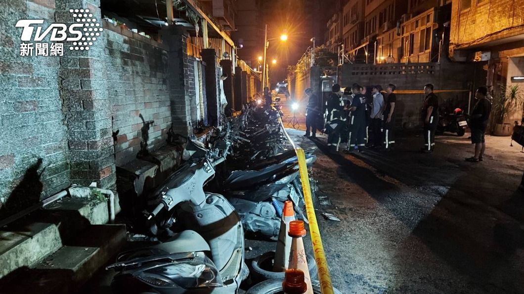 台中市發生火警,警方調閱監視器,不排除是縱火案。(圖/中央社)