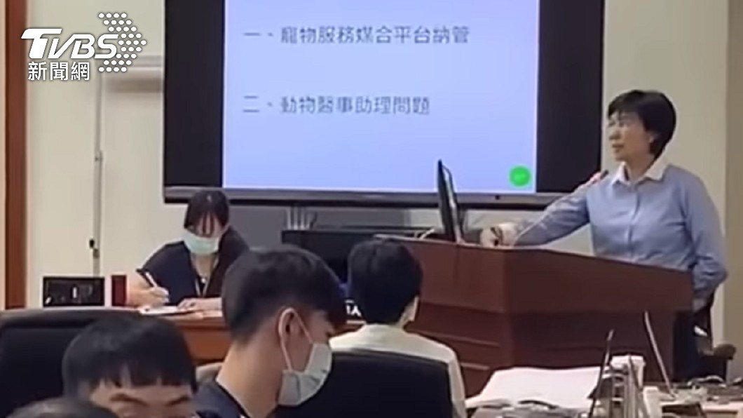 綠委拒戴口罩不認錯 他轟病毒代表:公然示範快速傳播