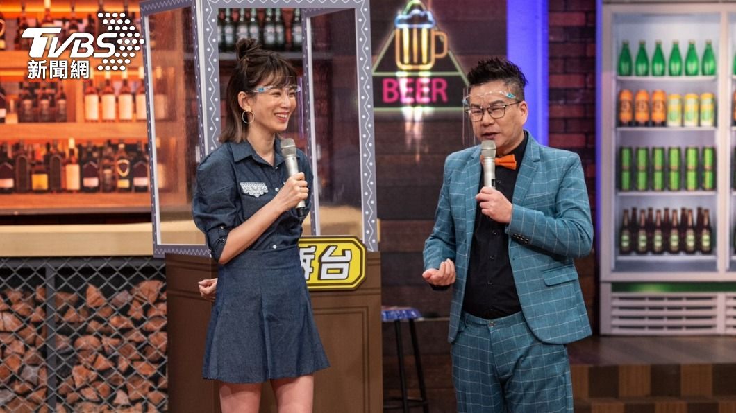 沈玉琳、Melody戴防疫面罩錄影。(圖/TVBS)