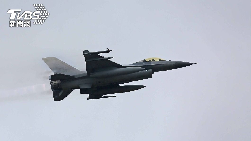 飛行突遇緊急狀態！　美軍F-16迫降青森機場