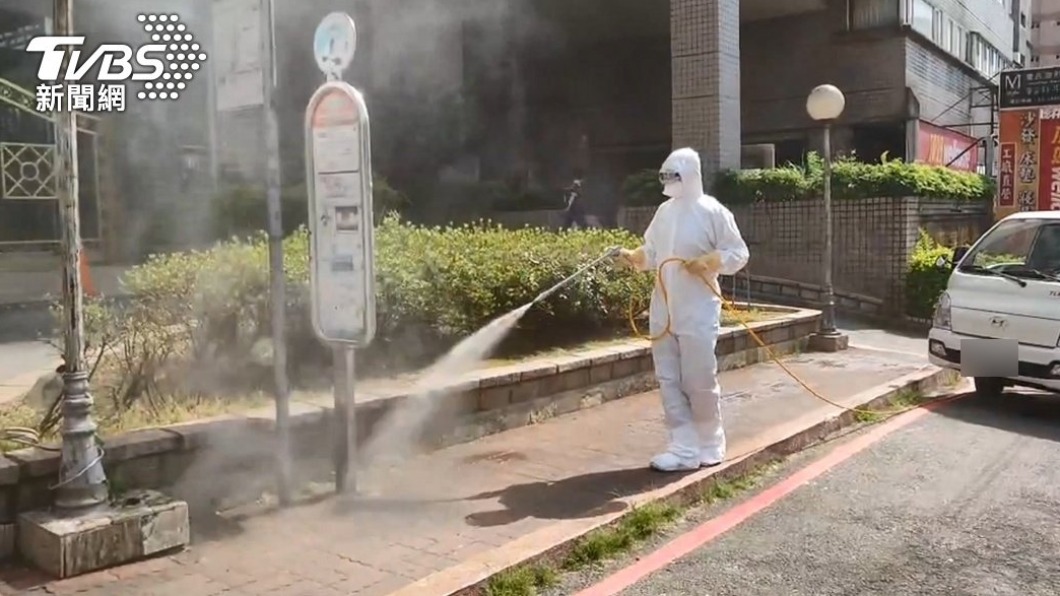 近日本土個案足跡遍布多個縣市,各地急忙消毒。(圖/TVBS)