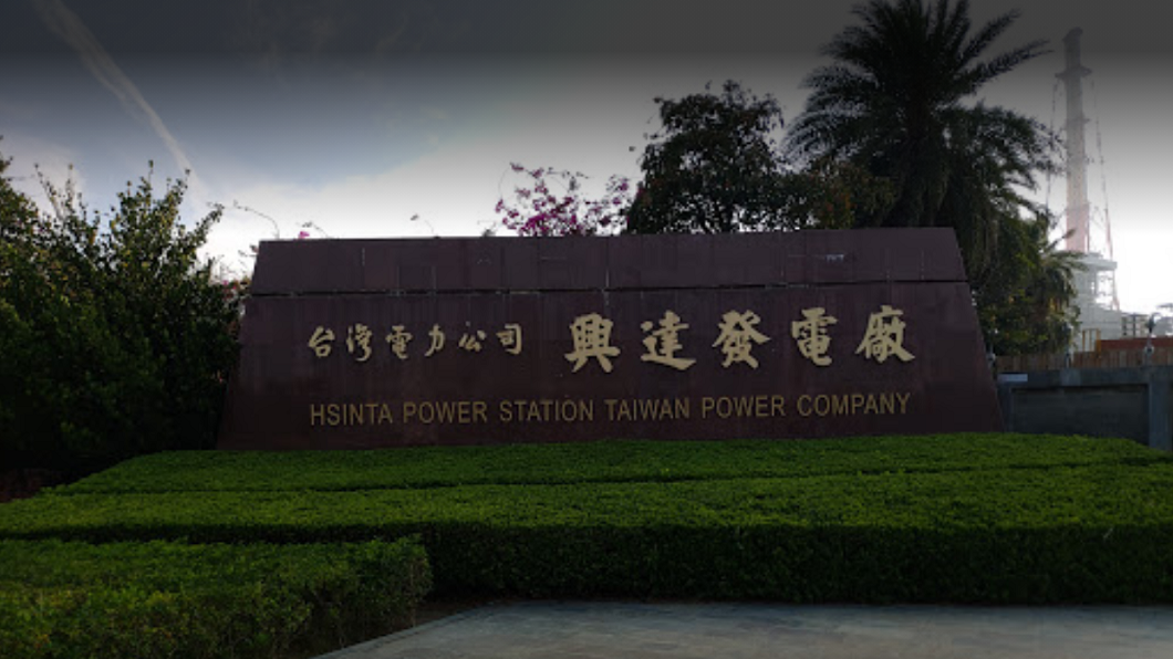興達電廠發生4部機組跳電,導致全台無預警地分區輪流停電。(圖/TVBS)