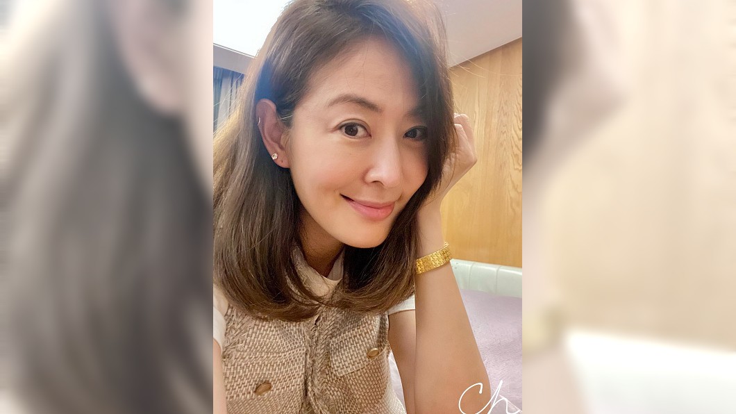 賈永婕開玩笑說,大家都說AZ疫苗對年輕人的副作用較大,但她卻沒有感受到太多不適,內心有一點點難過。(圖/翻攝自賈永婕臉書)