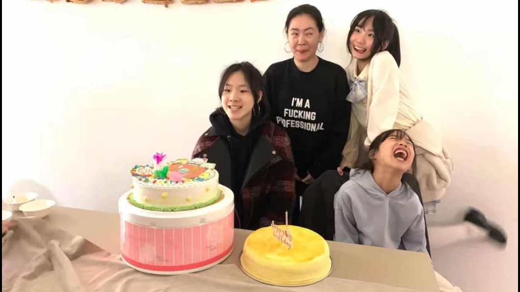 小S和女兒們感情要好。(圖/翻攝自小S徐熙娣臉書)