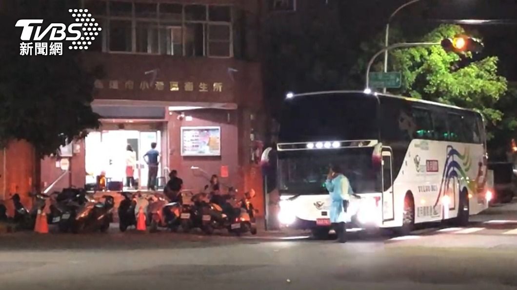高雄民眾接獲「匡列採檢」 連夜搭巴士至醫院轉檢疫旅館