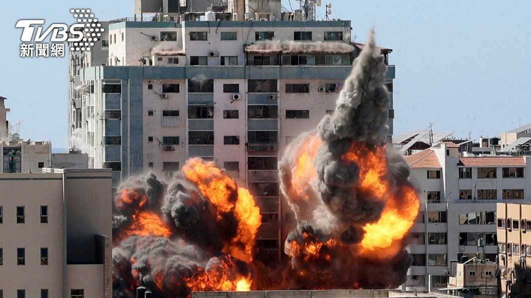 以色列軍方以３枚導彈炸毀多家外國媒體辦公室大樓。（圖／達志影像美聯社）