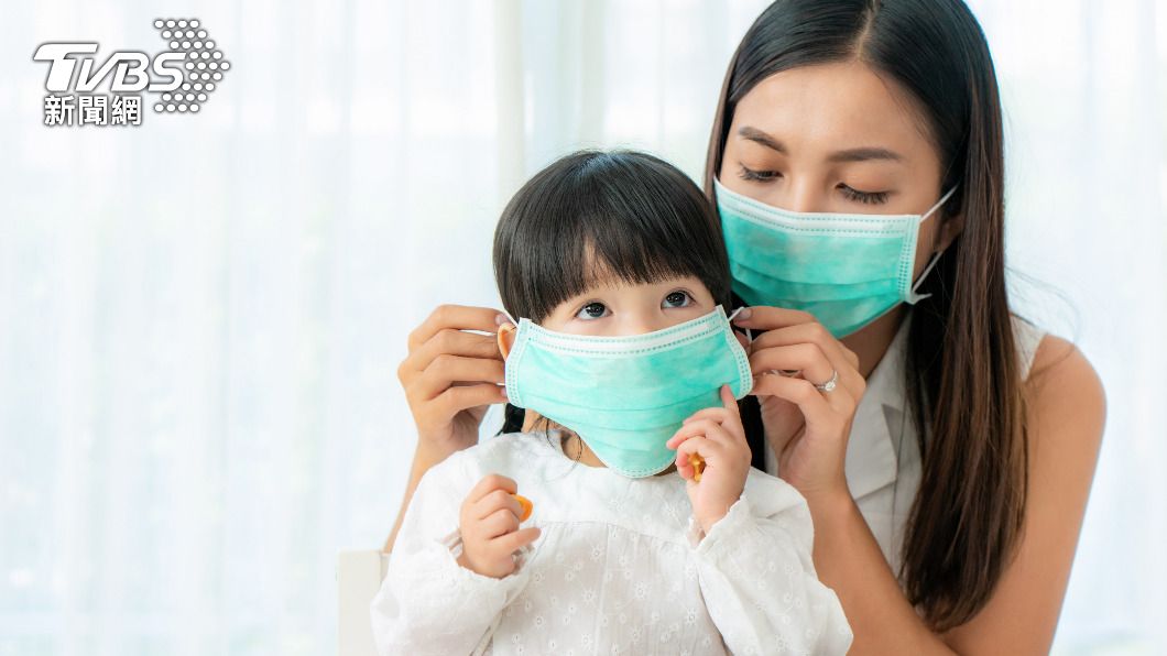 專家駁口罩戴兩層更安全 美CDC推3摺法提升密合度