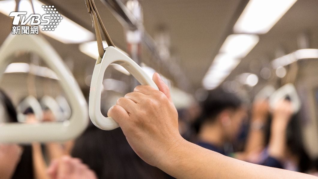雙北疫情升溫，網友好奇搭捷運危險嗎？（示意圖／shutterstock 達志影像）