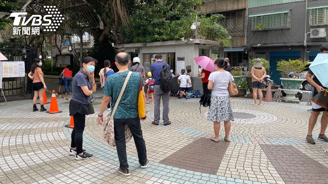 雙北上午突宣布停課改遠距　國小家長怨：有點太臨時了