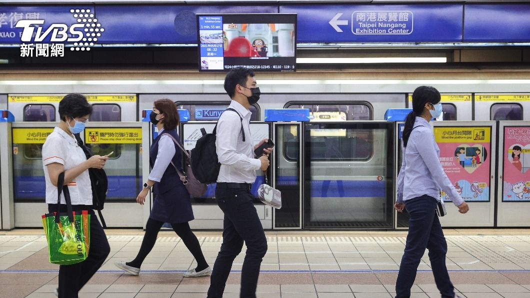 雙北三級警戒後首上班日 北捷運量跌近一半
