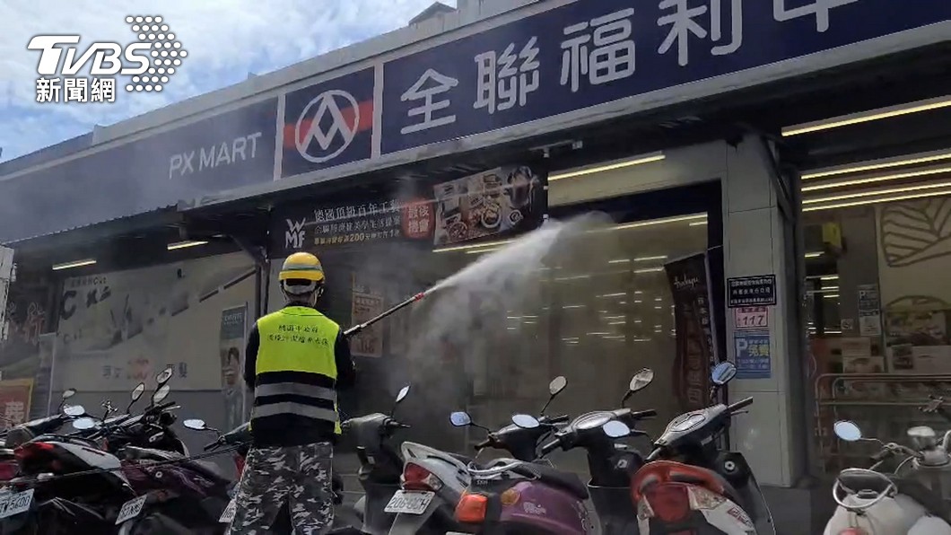 桃園足跡曝!又逛全聯、好市多、菜市場 還去UNIQLO