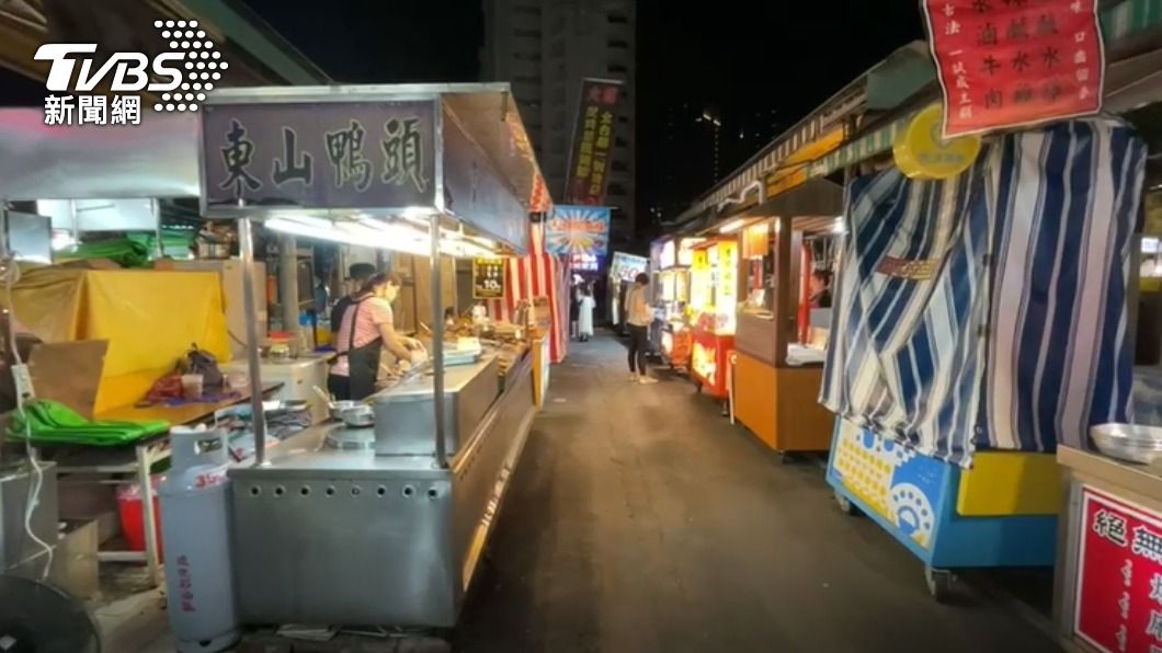 瑞豐夜市人潮相對冷清。(圖/TVBS)