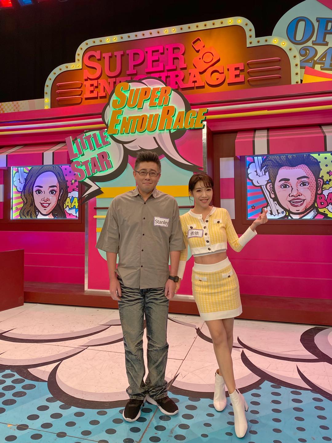 依依和史丹利常上節目。(圖/翻攝自雙胞胎依依佩佩的依依臉書)