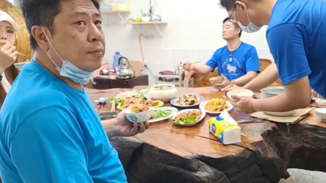 揪女網紅直播多人吃飯恐挨罰　杏仁哥深夜發文道歉