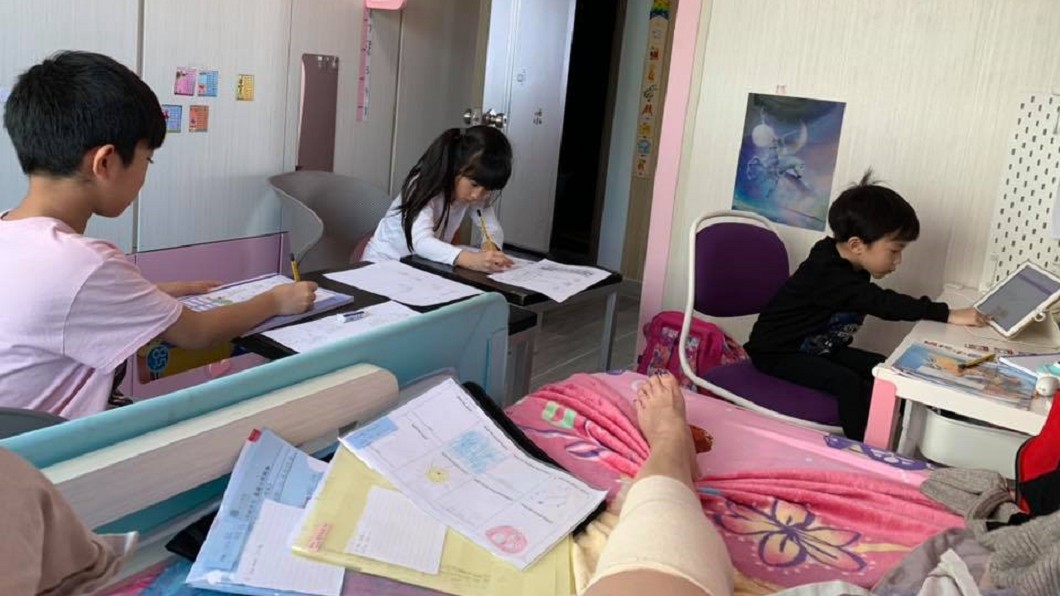 廖家儀去年做十字韌帶斷裂修復手術，復健期間還得顧小孩（圖／翻攝自廖家儀臉書）