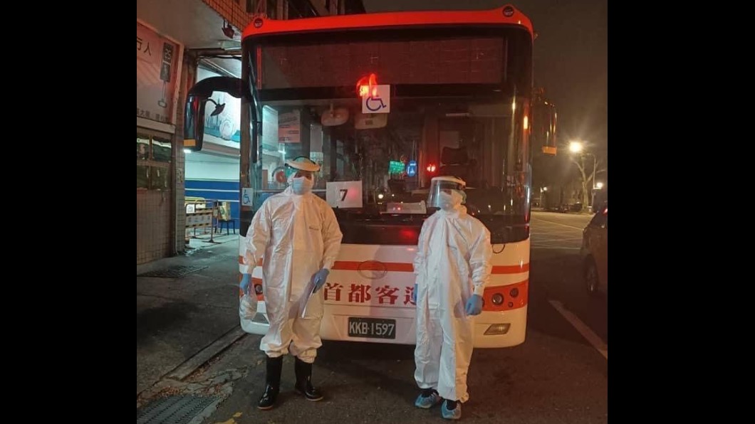 徵調民間巴士。(圖/翻攝自Facebook柯文哲)