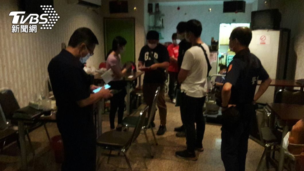 全台首例！卡拉OK店拉下鐵門偷營業　遭高市府斷水斷電