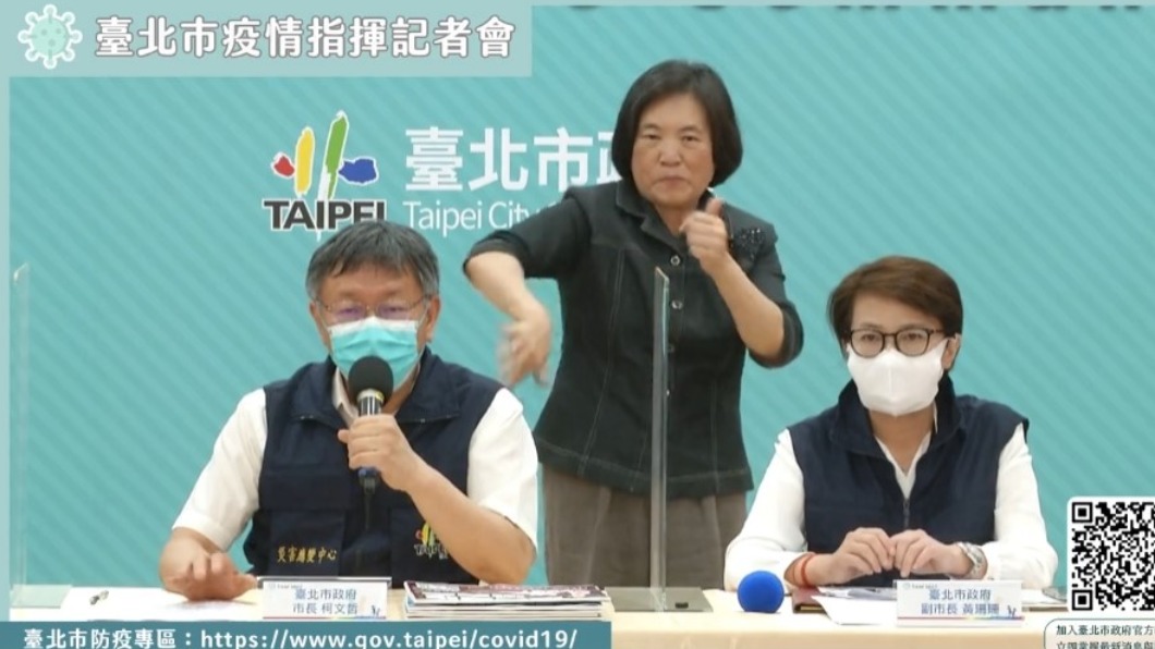 柯文哲下令醫護人員施打疫苗。(圖/翻攝自柯文哲臉書)