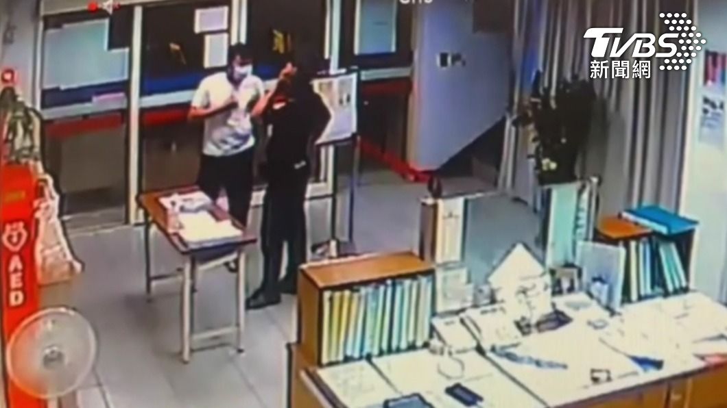 被害人遭誣賴確診新冠肺炎,向警方報案。(圖/TVBS)