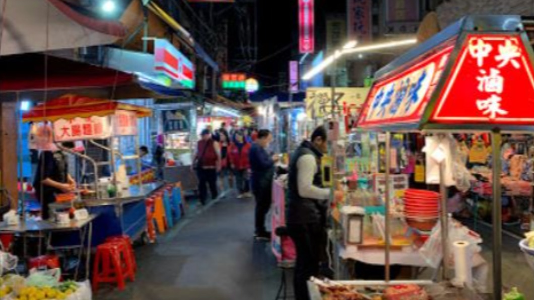 快訊/新北夜市、市場今晚起全面禁止內用 超商禁售未包裝熟食