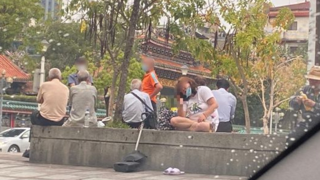 民「未戴口罩」群聚萬華!網揭:他們沒什麼好失去了