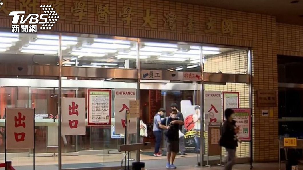 台大醫院外病患家屬群聚抽菸 醫批:同島一命別拖人下水