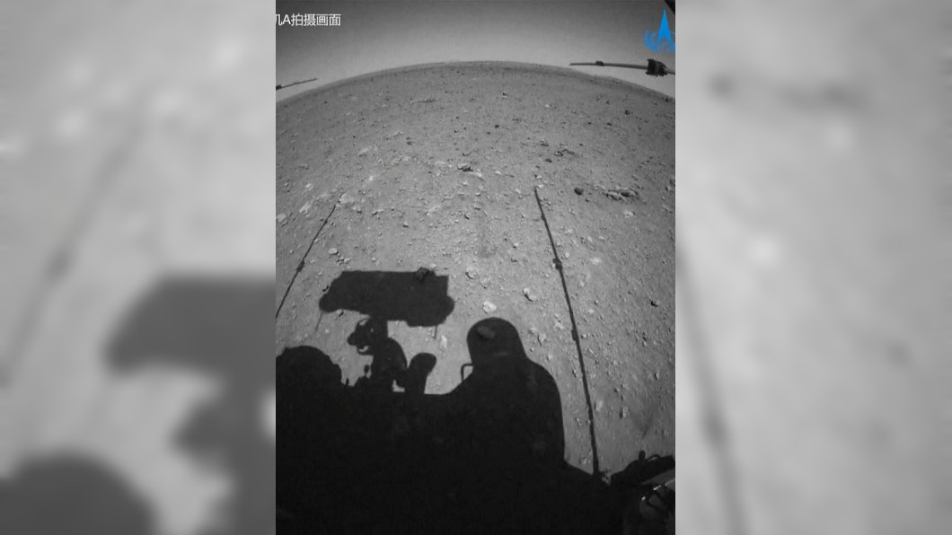 「祝融號」前避障相機拍攝火星車駛入火星表面連續畫面(圖/翻攝自CCTV)