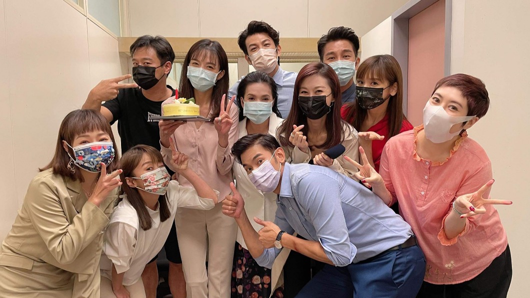 陳珮騏曬「11人慶生照」遭疑違反禁止群聚規定。（圖／翻攝自陳珮騏臉書）