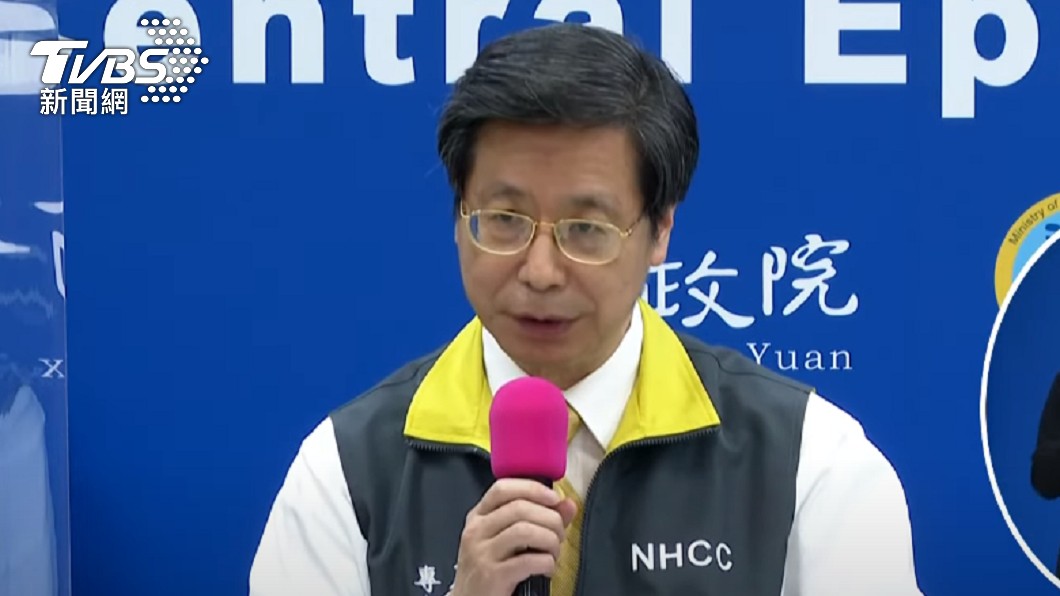 指揮中心專家諮詢小組召集人張上淳呼籲民眾減少接觸。(圖/TVBS)