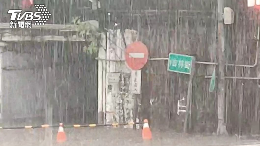 8縣市大雷雨!汐止水淹過輪胎 在地人:公車還掉頭
